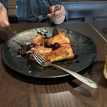 2 Gingers Inn - Brie en croute - Irish Pub Near Me - Jamestown, New York