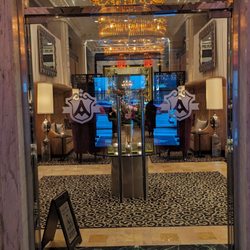 Ambassador Hotel Kansas City, Autograph Collection - Hotel entrance
