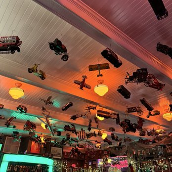 The Dead Fish - Decor - Seafood Near Me - Crockett, California
