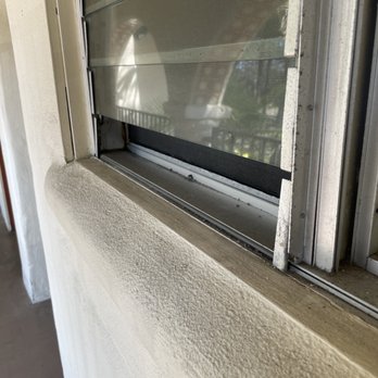 Bahia Resort Hotel - Broken outer window slide - San Diego, CA