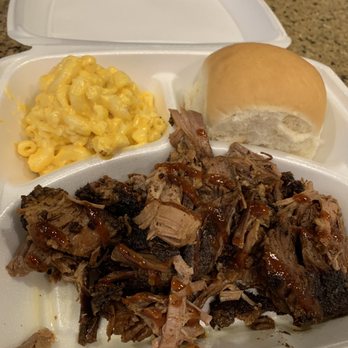 The Smoking Apple - Beef brisket, Mac & cheese & dinner roll - Barbeque Near Me - Lindon, Utah