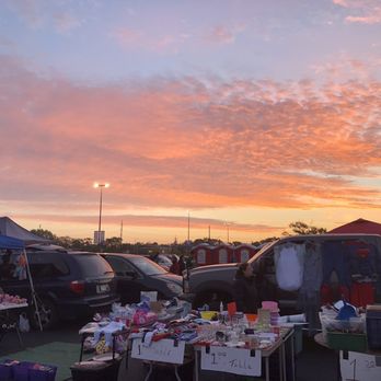 Wolff's Flea Market - Gorgeous sunrise as seen from the market - Flea Markets Near Me - Rosemont, Illinois Wolff's Flea Market - Gorgeous sunrise as seen from the market - Flea Markets Near Me - Rosemont, Illinois