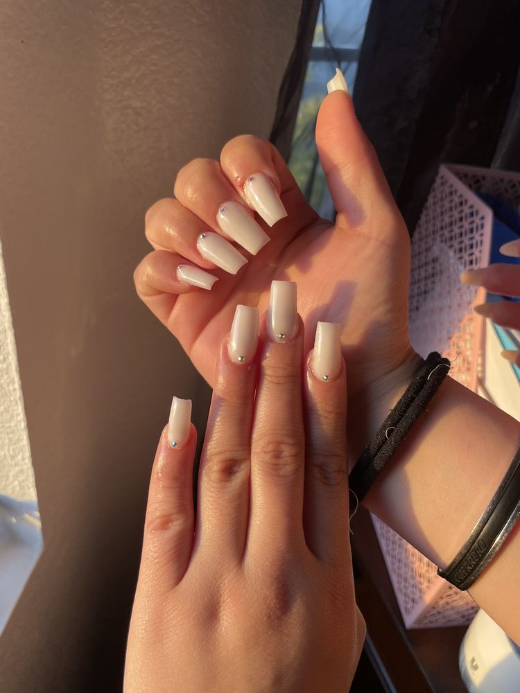 VALERIA’S NAILS Updated September 2024 Request an Appointment 83