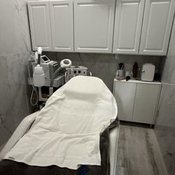 OZ Nails & Spa