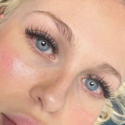 Foxtrot Studio - Full set of lash extensions done by Jenna of Foxtrot Studios.