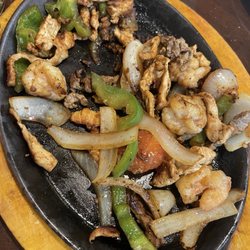 La Michoacana Taqueria - Fajitas Texas - with steak, chicken, and shrimp