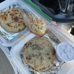 Pupuseria La Bendicion - Papusa with slaw and salsa