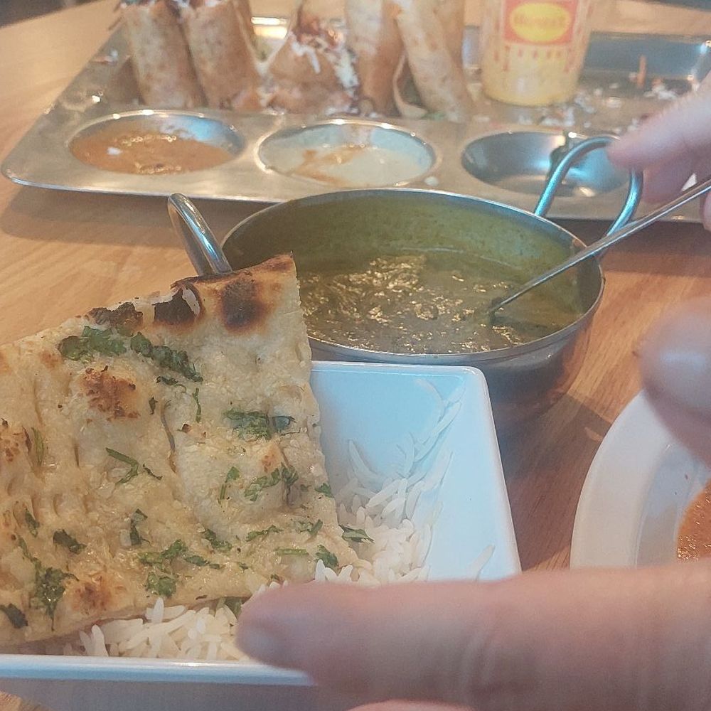 Honest Restaurant Cleveland - Garlic naan - Vegetarian Near Me - Parma Heights, Ohio Honest Restaurant Cleveland - Garlic naan - Vegetarian Near Me - Parma Heights, Ohio