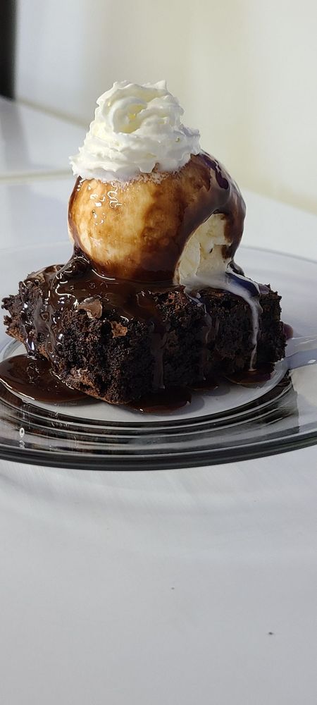 Hometown Diner and Deli Logo