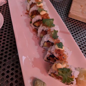 Earls Kitchen + Bar - Spicy tuna - New American Near Me - McLean, Virginia Earls Kitchen + Bar - Spicy tuna - New American Near Me - McLean, Virginia