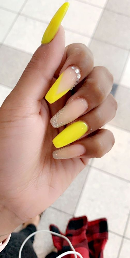 Nails & More by Dawn Logo