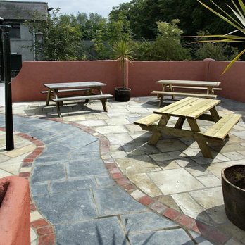 The Wildfowler Inn - Beer Garden - British Near Me - Newtownards, NDN