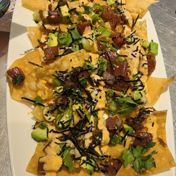 Yard House - Definitely go for the Poke Nachos. - New American Near Me - Washington, DC, District of Columbia