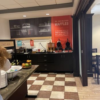 Hampton Inn & Suites Gainesville-Downtown - Breakfast area - Hotels Near Me - Gainesville, Florida Hampton Inn & Suites Gainesville-Downtown - Breakfast area - Hotels Near Me - Gainesville, Florida