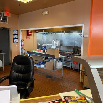 Halal Platter King - No food cooking. No employees to be seen. - Fast Food Near Me - Parsippany, New Jersey