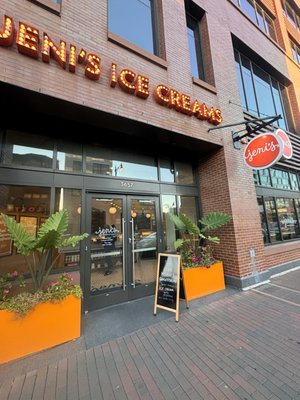 Jeni's Splendid Ice Creams by null