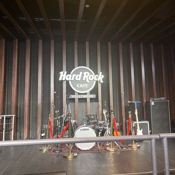 Hard Rock Cafe - The band's all here - Burgers Near Me - Los Angeles, California Hard Rock Cafe - The band's all here - Burgers Near Me - Los Angeles, California
