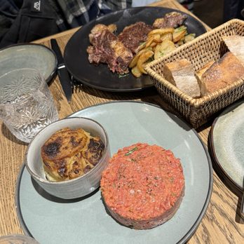 Le Sens Unique - Le tartare de viande d'Aubrac L'Entrecôte de Salers maturée - French Near Me - Paris, 75 Le Sens Unique - Le tartare de viande d'Aubrac L'Entrecôte de Salers maturée - French Near Me - Paris, 75