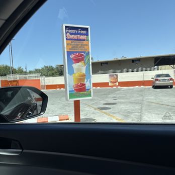 Frosty Fast 'N Fresh - Definitely hot enough for this - Burgers Near Me - Bakersfield, California
