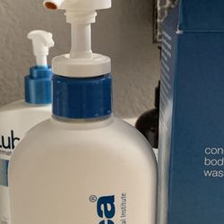 Pro Beauty of Ventura - Discoloration at the tip of the bottle.