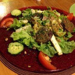 Aux Délices des Elfes - Salade pequelette avec caillette et chèvre.