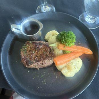Sky Fallsview Steakhouse - Filet mignon - Steakhouses Near Me - Niagara Falls, Ontario Sky Fallsview Steakhouse - Filet mignon - Steakhouses Near Me - Niagara Falls, Ontario