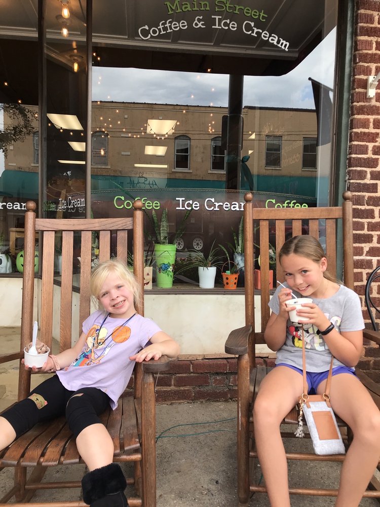 Main Street Coffee & Ice Cream Logo