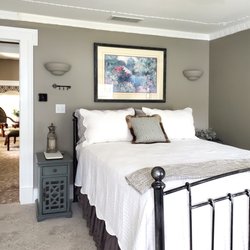 White Dog Bed & Breakfast - Mitchell Suite with private bath