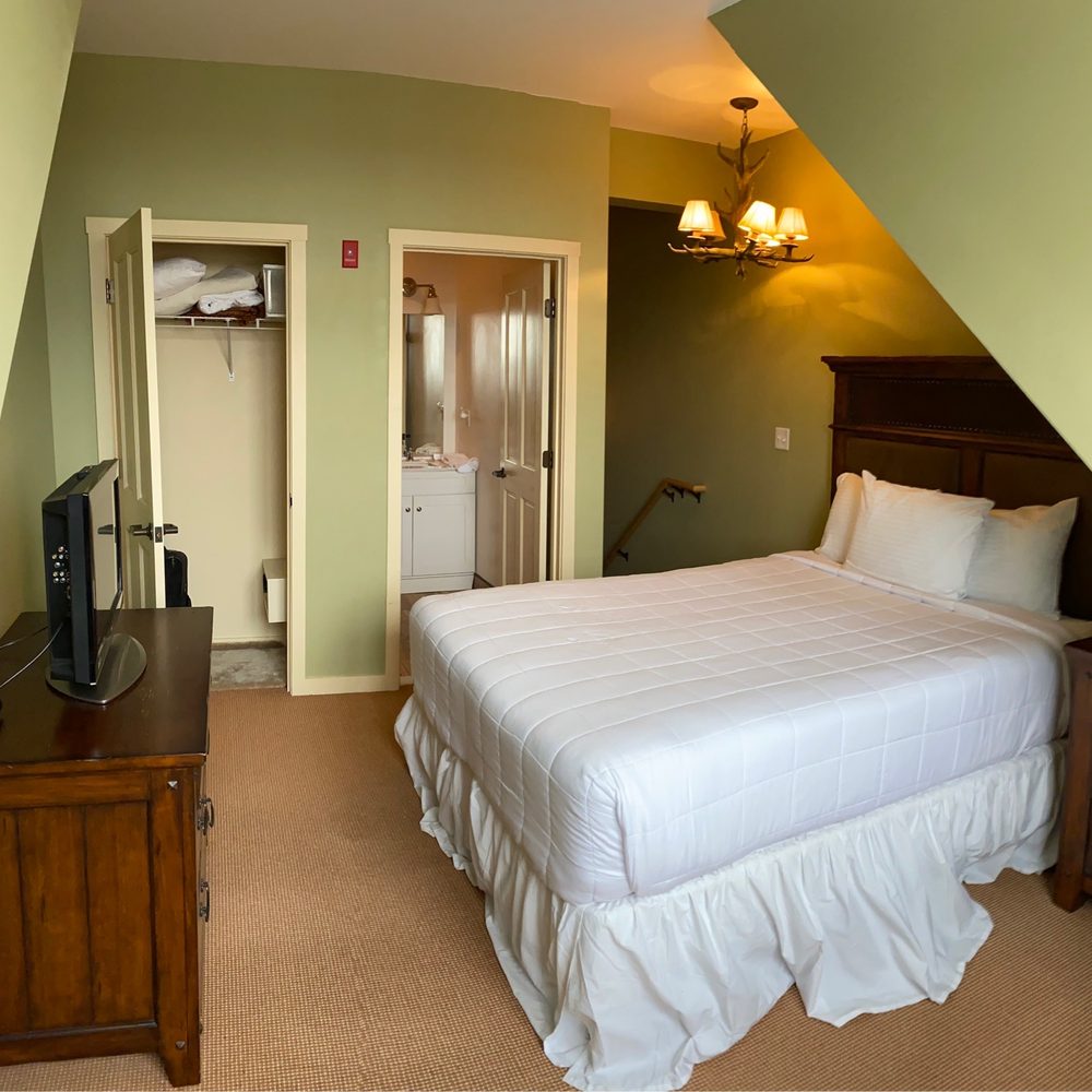 Long Trail House - 4th floor, second bedroom (2nd level) - Guest Houses Near Me - Stratton, Vermont