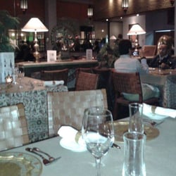 Majestic - El restaurante por dentro, con un estilo acorde al tipo de comida que ofrece