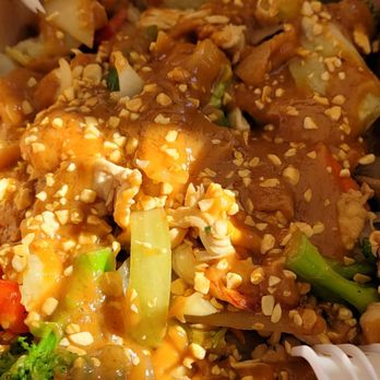 Bangkok Noi Thai - Peanut Noodles - Food Trucks Near Me - Newberg, Oregon