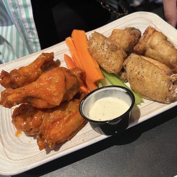 Rockhouse - Búfalo/ lemon pepper - Sports Bars Near Me - Las Vegas, Nevada Rockhouse - Búfalo/ lemon pepper - Sports Bars Near Me - Las Vegas, Nevada