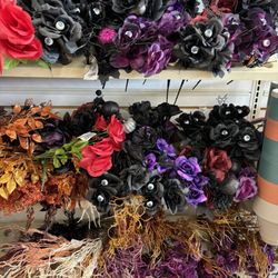 Dollar Tree - Cool holiday decor!