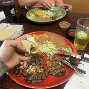 Cinco De Mayo Mexican Restaurant - The dinner 1 it was killer! And beautiful! - Mexican Near Me - La Pine, Oregon