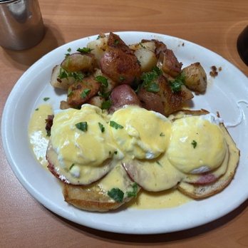 Downtown cafe - Classic Eggs Benedict - Breakfast & Brunch Near Me - Pittsburg, California