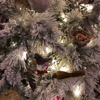 Bedford Inn - The birds Christmas tree in the entrance hall puts you in the holiday mood even after a long drive - Hotels Near Me - Cape May, New Jersey