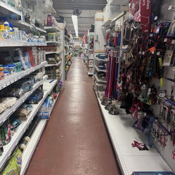 Garrett Ace Hardware - Healdsburg - Pet products - Hardware Stores Near Me - Healdsburg, California