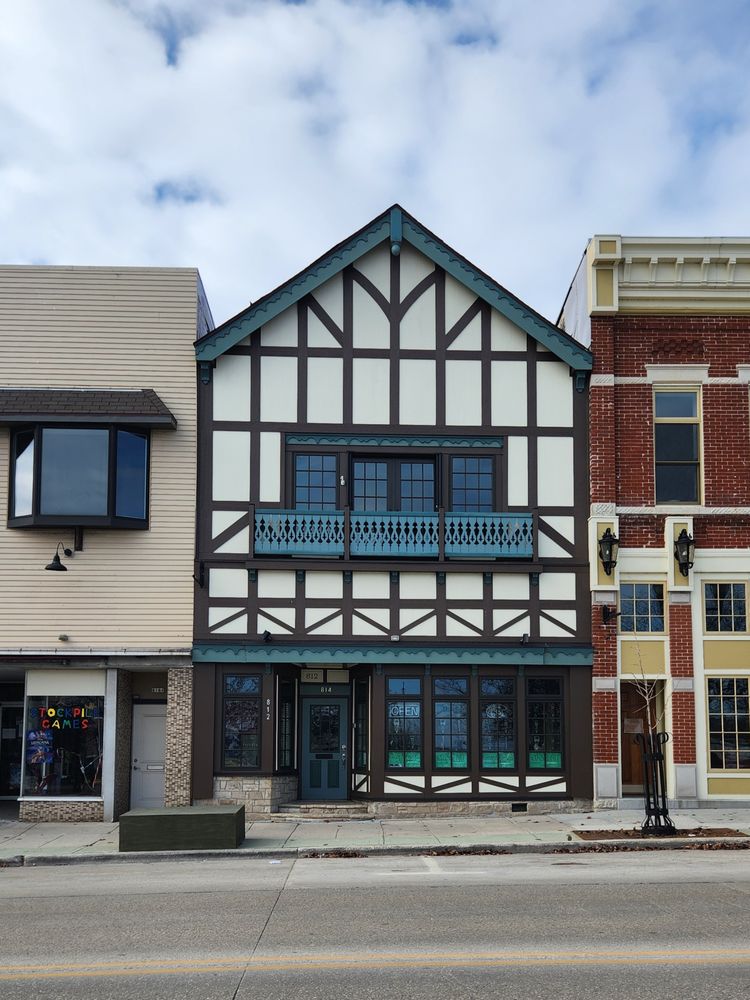 GLAZE & PAINT Updated July 2024 814 S 8th St, Manitowoc, Wisconsin