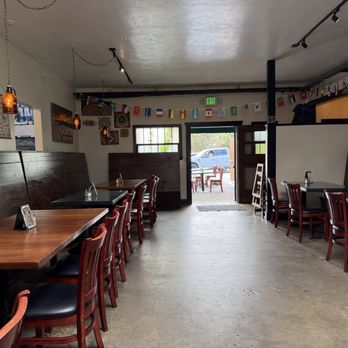 Brewhouse Coffee Bar - Indoor seating - Coffee & Tea Near Me - Santa Barbara, California