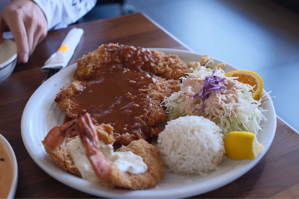 Golden Wang Donkatsu Logo