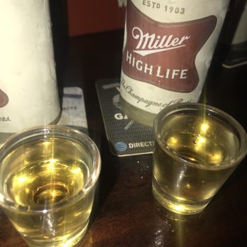 Off The Wagon - Sports Bars Near Me - New York, New York