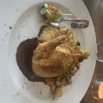 ROCAILLE - Café, Patisserie, Bistrot & WineBar - Düsseldorf - Chicken with roasted veggies and mashed potatoes with blue cheese. - Wine Bars Near Me - Dusseldorf, NW