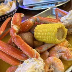 Señor Crab Seafood Bar - Lb crab leg and half lb shrimp with garlic butter