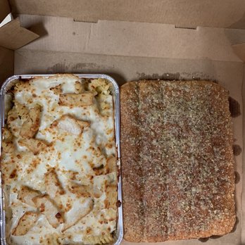 Pizza Hut - Chicken Alfredo with bread sticks - Pizza Near Me - Shelbyville, Tennessee Pizza Hut - Chicken Alfredo with bread sticks - Pizza Near Me - Shelbyville, Tennessee