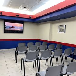 Nuscan Caguas - Una de las salas de espera