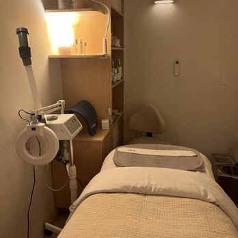 Osea Skincare Studio - Treatment room - Cosmetics & Beauty Supply Near Me - Venice, California Osea Skincare Studio - Treatment room - Cosmetics & Beauty Supply Near Me - Venice, California