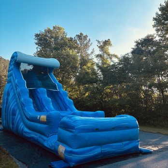 Gigglz Inflatablz - Blue wave dry or wet slide - Bounce House Rentals Near Me