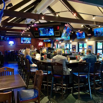 Lester's - Bar - Burgers Near Me - St. Louis, Missouri