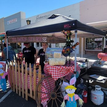 The Smokin Hen House - Food Trucks Near Me - Yuma, Arizona