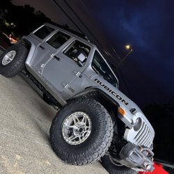 Pristine Wheels & Tires - Bead Lock Wheels & Tires On New JEEP Rubicon. 17" W/ 37" MT Tires!